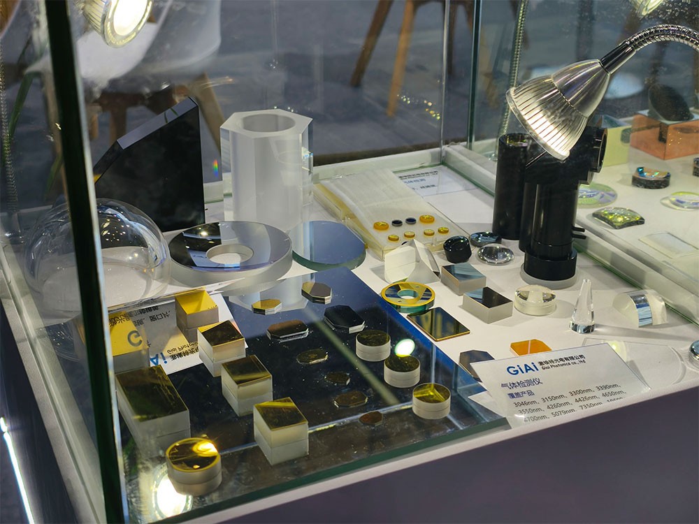 激埃特氣體檢測光學(xué)鏡片展示